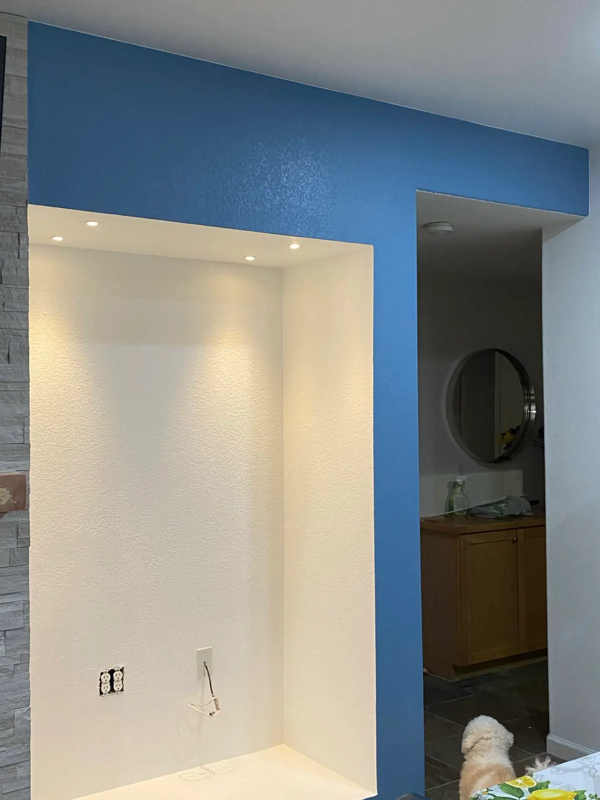 Painting in Vallejo: bold blue accent wall framing a recessed niche